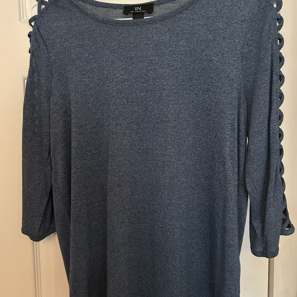 3for15$🔹🌀IN cross strap cold shoulder shirt. EUC. Sz. M - Picture 3 of 3